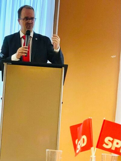 Landtagsvizepräsident Markus Rinderspacher hält eine bewegende Rede zum Gedenken- eine erschütternde Geschichtsstunde