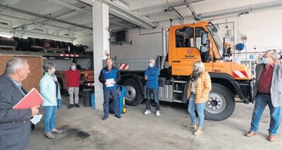 Die SPD mit Fraktionssprecher Joachim Bender (links) hörte von Bauhof-Chef Erwin Thurner (Mitte) viel Interessantes.