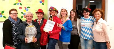 Die Gewinner Heike Graf und Erika Franz, Frau Recknagel, Heimleitung und die AsF-Vorstandschaft