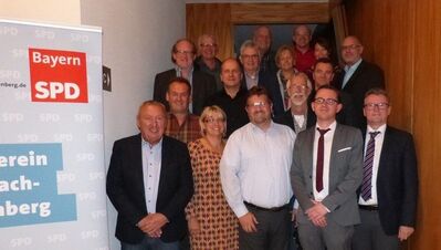 Vorstandschaft mit 1. Vorsitzendem Joachim Bender li., Bundestagdkandidat Johannes Foitzik mitte, Bgm. Michael Göth re.