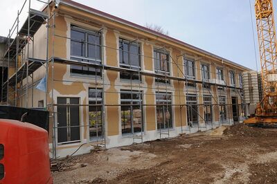 Im August sollen die Gewerbebetriebe an der Poststraße Eröffnung feiern können. Das Projekt liegt gut im Zeitplan.